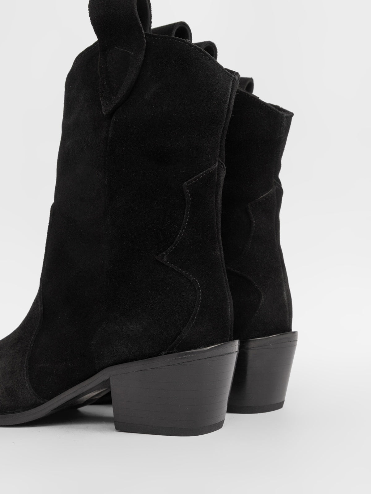 Women's leather boots