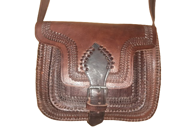 Bolso grande de cuero labrado con hebilla